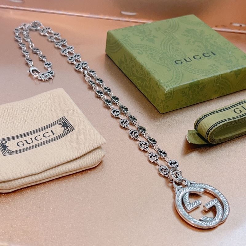 G*u*i necklaces